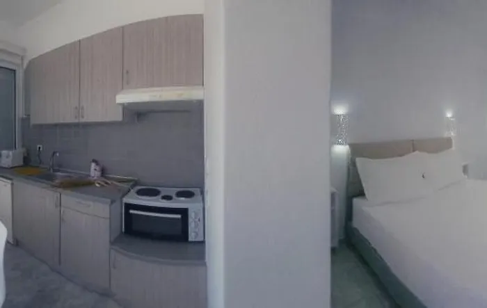 Kamakaris アパート アダマス