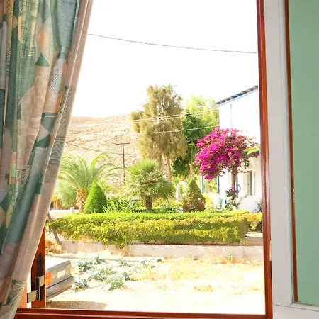 Daire Kamakaris Adamantas (Milos)